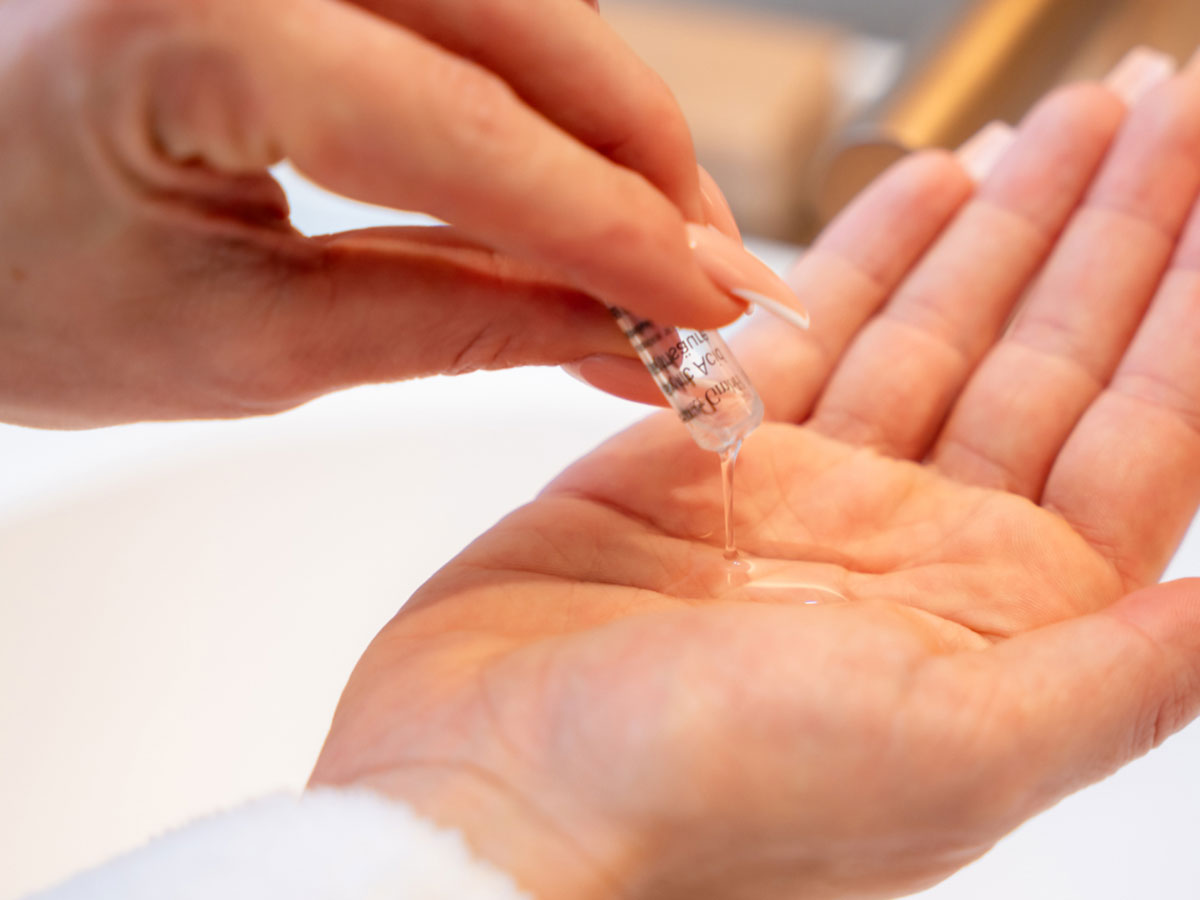 Dermaroller Skin Renewal Set with Original Dermaroller, Hyaluron Ampoules, Dermaroller Cleaner for Reduce Fine Lines, Improve Texture, and Boost Hydration